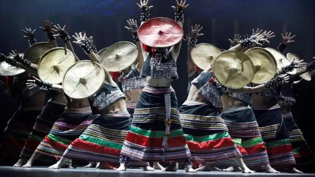 杨丽萍|和杨丽萍离婚20年，前夫刘淳晴的选择令人泪目，百亿财产无人继承