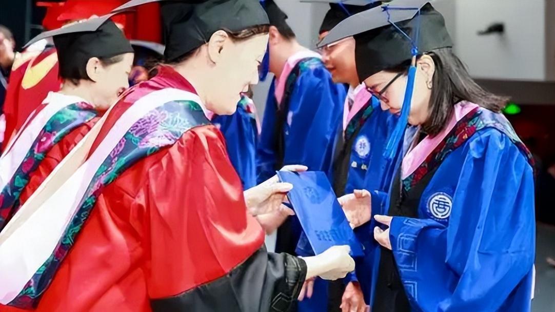 央企|我自由又幸福！上财研究生从央企裸辞送外卖，网友：会后悔的