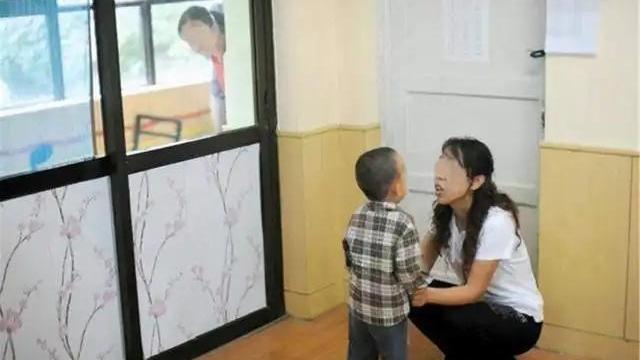 小题大做还是另有隐情？老师给学生换裤子发现一物，隔日申请辞职
