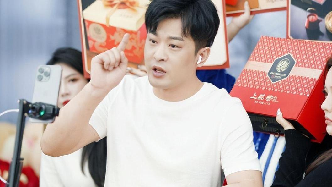 小沈龙|小沈龙直播嘲讽辛巴：缺德事干太多！网友：蹭热度，你比他还过分