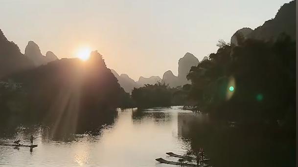|遇山芗舍：漓江和遇龙河日落怎么拍漂亮，这样看桂林山水太震撼了