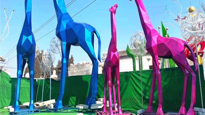 卡通|不锈钢几何熊雕塑厂家定制镂空发光大型卡通网红熊切面装迎宾摆件