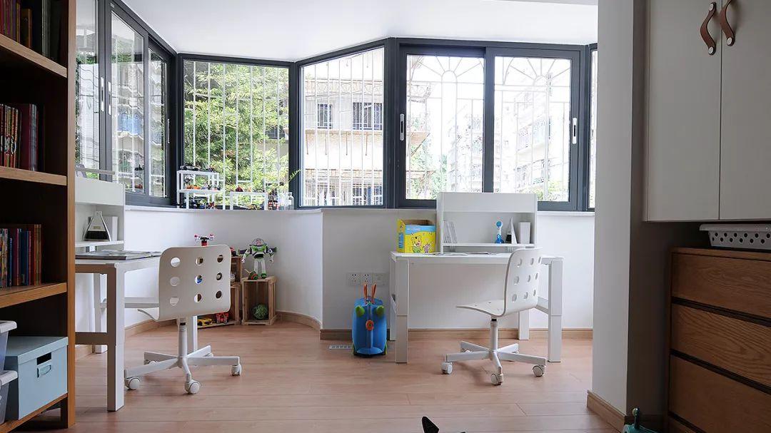 79平的小户型老房改造，保持水泥质感又加入温馨木质