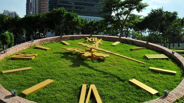 爱因斯坦时空观被质疑？宇宙或早已步入死亡，我们一直活在过去？
