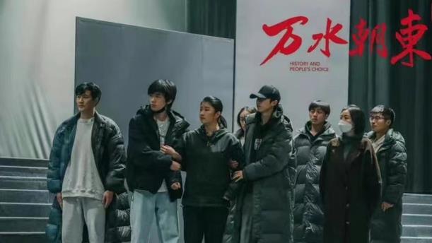 詹姆斯·卡梅隆|马嘉祺、宋亚轩中戏话剧彩排路透曝光，二人同框中间妹子成焦点