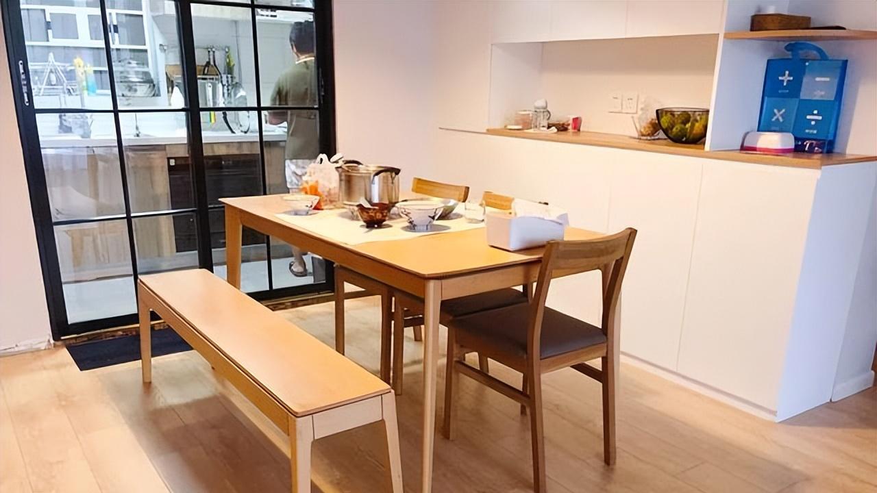 老公坚持不做吊顶，不做电视墙，完工后，发在朋友圈，差点炸锅了