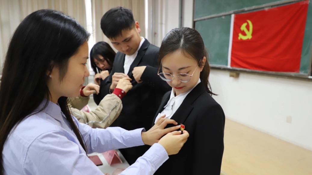 大学生|大学是人生的黄金期，新生应抓住机会做好这三件事，为就业打基础