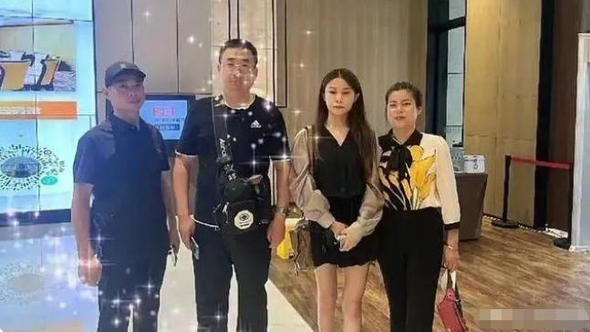 熊磊给杜妈买花，云昊向大家三鞠躬。网友：值了