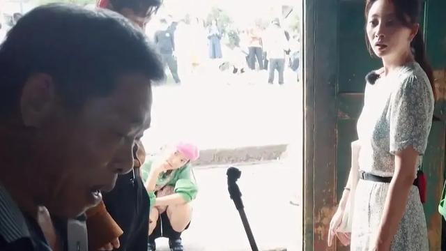 殷桃|看了殷桃理直气壮管人家要凳子的视频很心塞