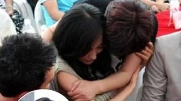 明星素颜|女星被占便宜，杨幂都躲不过，只有她选择还击，真霸气！