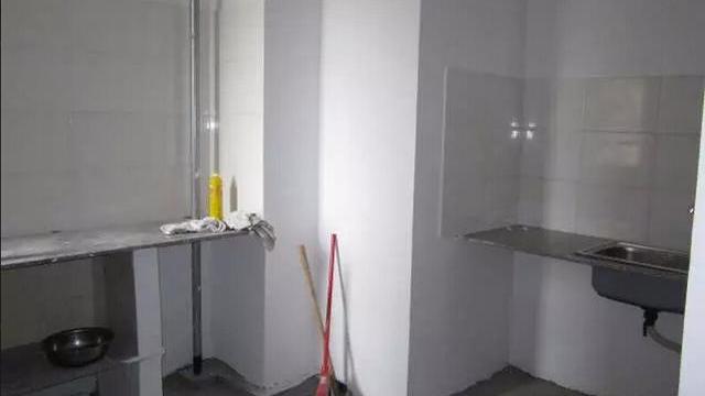 95后月工资4000元，买完房没钱装修，刷大白直接入住，任性！