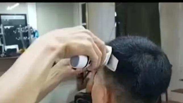 杭州不理发？3小伙结伴理发，不想剪完头后竟要求付款10500元
