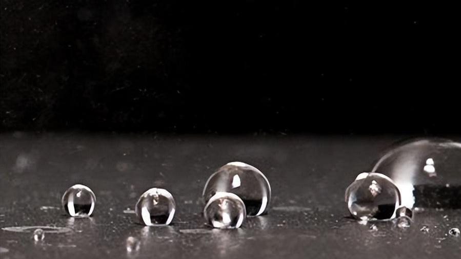 为何有人敢徒手接触铁水？搞懂莱顿弗罗斯特效应，其实你也可以