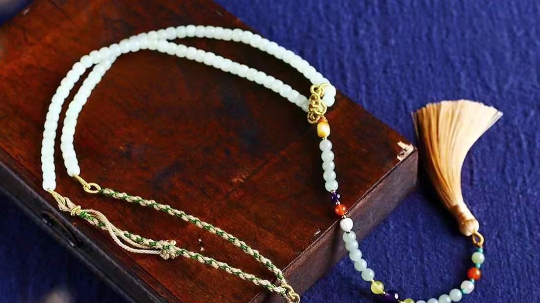 |天然和田玉渐变色糖料老形珠