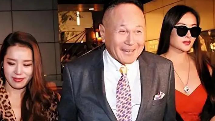 豪门明星|千亿富豪赵世曾全家福曝光，86岁还是单身，三个孩子母亲都不同