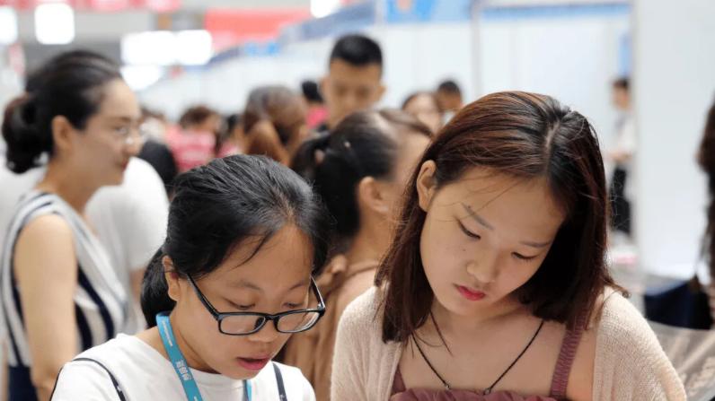 大众帕萨特|毕业生晒“烟草公司”工资条，公积金成“亮点”，突破了我的想象