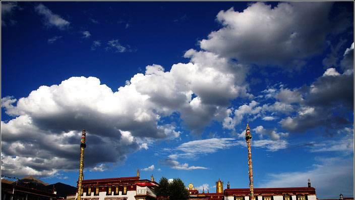 露营|大昭寺始建于12世纪，其位于藏区中国四大寺之一的扎什伦布寺的北面