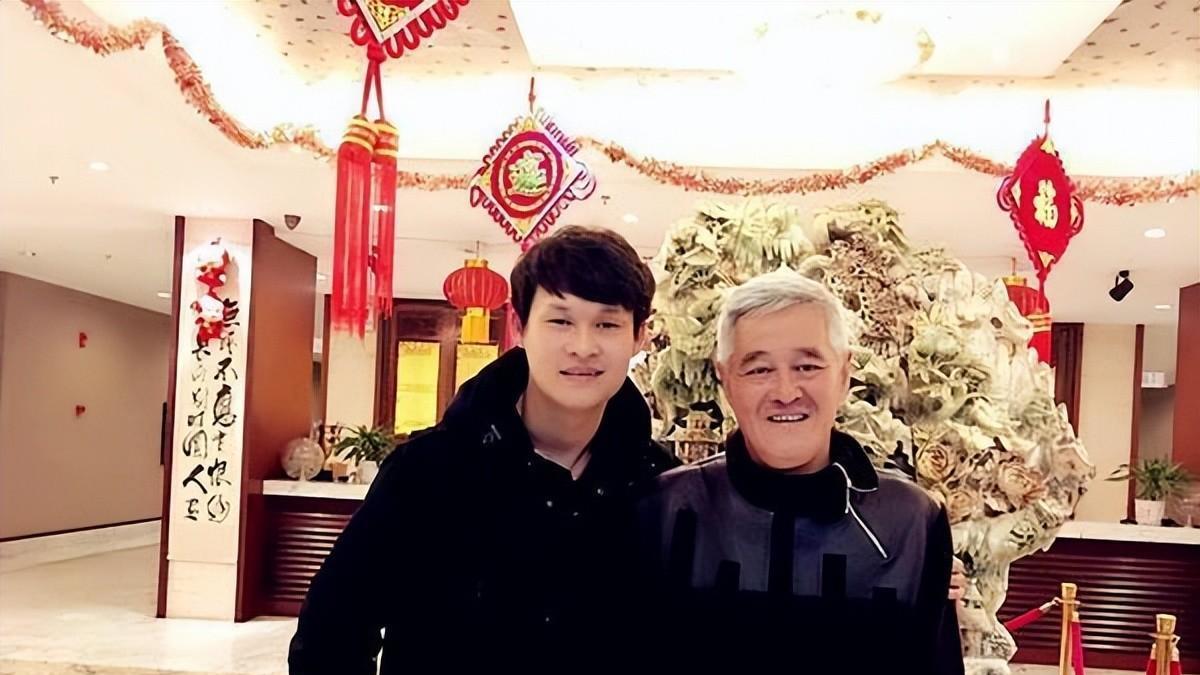 赵本山|小沈龙怒斥赵本山偏心眼，只顾给师兄增戏，年轻人看不到希望