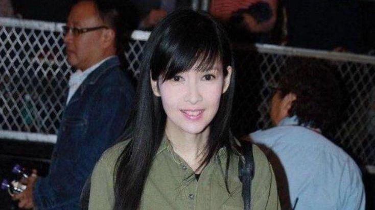 美宝莲 50岁女人不想有“大妈感”，记得避开这4种发型，容易显老没气质