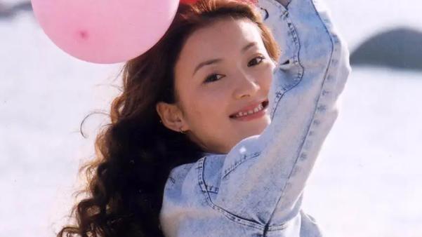 池华琼|池华琼：凭校园剧出道，成男生的梦中情人，47岁仍单身