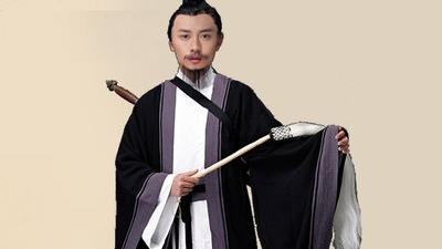 雇了几个保镖专门守着水果摊，真新奇！