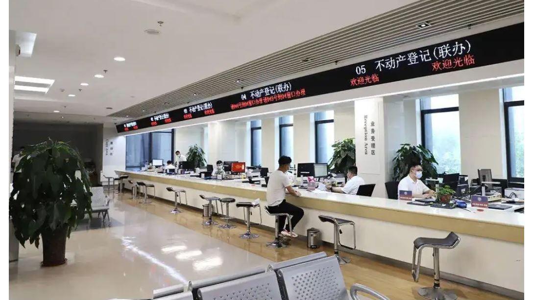 宅基地|法院把房子判给了我，为何交易中心不给过户？
