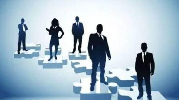 高校|在职场上如果想成就辉煌，就要懂得为自己铺路