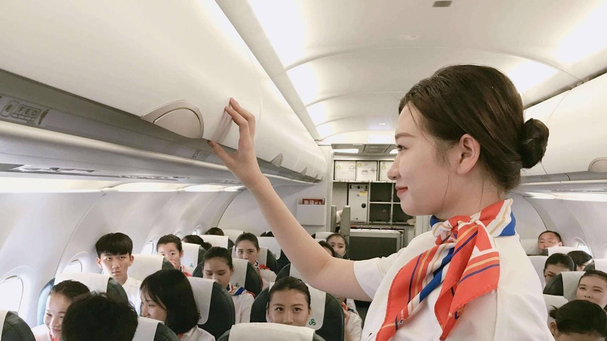 都下班了，为何空姐不回家而去酒店住？空姐表示：情非得已