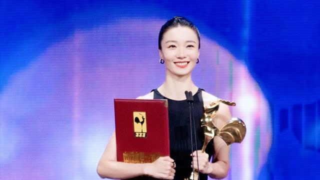 齐溪|出场晚而且出镜少，齐溪凭什么拿下最佳女配角？全靠一场“打戏”