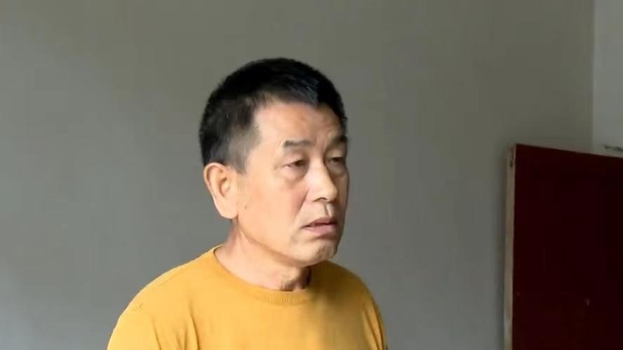 父亲每天忙于牌桌，儿子种8亩土地也不帮忙，儿子：他输了30万