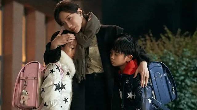 穿衣搭配|同样是演家庭主妇，陈数袁泉风格不同，你更喜欢谁的表演