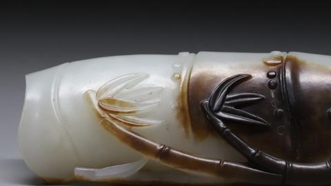 和田玉籽料|舊藏和田玉籽料“枣红皮 竹节佩”.