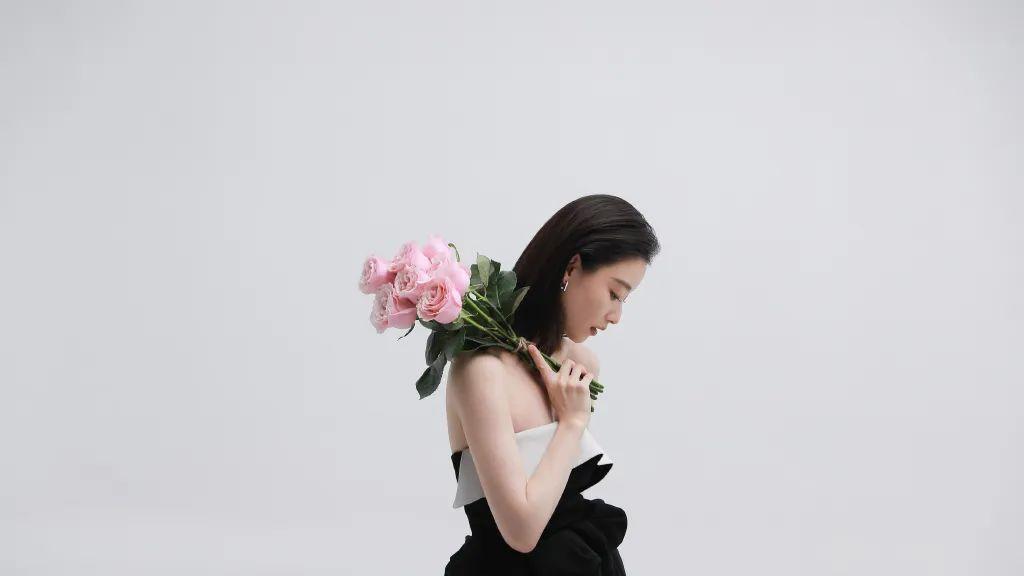 倪妮|倪妮拍摄的这组美照太美了，三组不同风格的穿搭，展现百变魅力