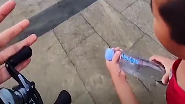 山东省|山东一男子钓鱼遇见孩子落水，紧急将其救起后，家长态度让人无奈