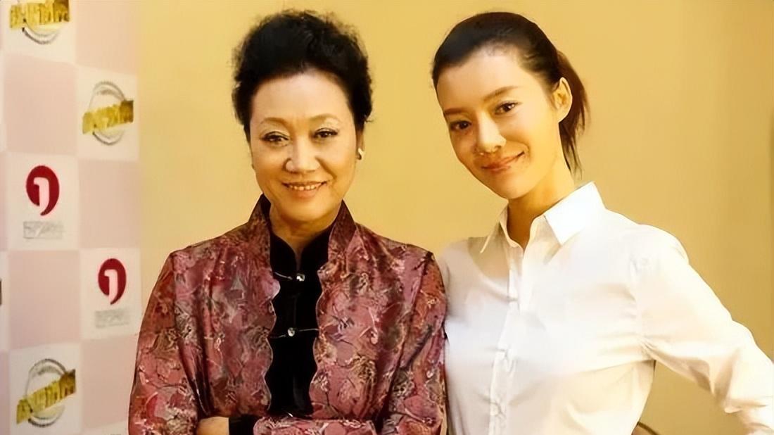 车晓|婆婆去世不久，车晓妈妈王丽云就直播带货，开启了和网友互怼模式