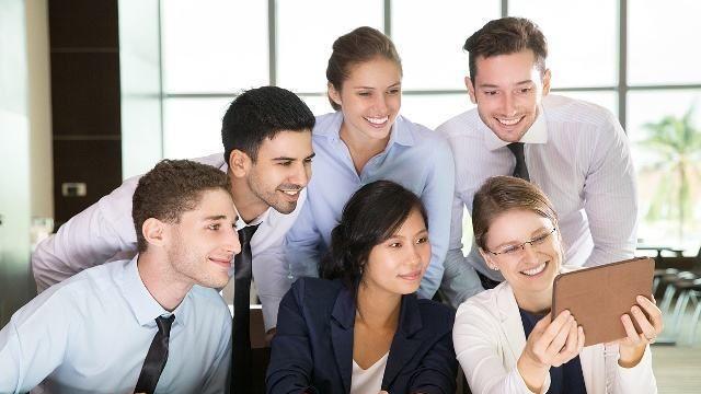 粉色|在职场中，很多人满腹才华，为何偏偏命运多舛？