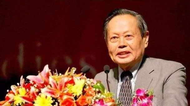 杨振宁|99岁杨振宁同意46岁翁帆改嫁，但为了纪念前妻，百亿资产全归儿女