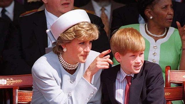 哈里王子|戴安娜王妃在世时，曾请求哈里王子永远支持威廉王子