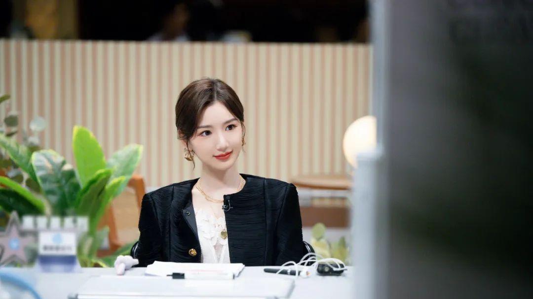 西装|34岁的毛晓彤，参加的不是职场节目，是秀场吧？每一套都美爆了！