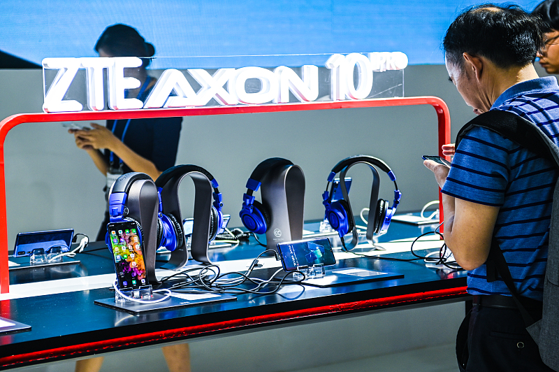 运营商|工信部出手！三大运营商会选择降低手机套餐资费吗？