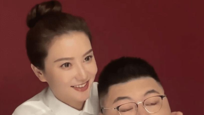 |恭喜！网红猴哥和妻子办婚礼，何钰欣孕肚突出，婚宴花费300万