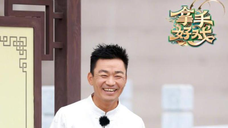 王宝强|最近，王宝强因为录制央视节目，过程中脚部受伤甚至站不稳