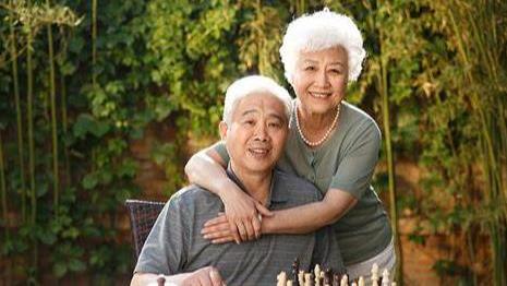 52岁大妈再婚41岁男人半年，大妈：我年纪大了，照顾不了人了