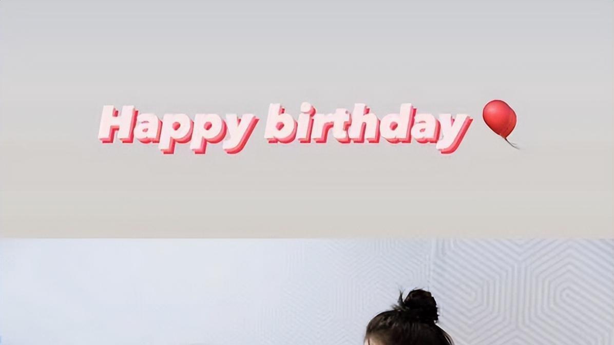 张柏芝|张柏芝为三胎儿子庆生，穿丝袜躺地上秀身材，儿子头上金发像混血