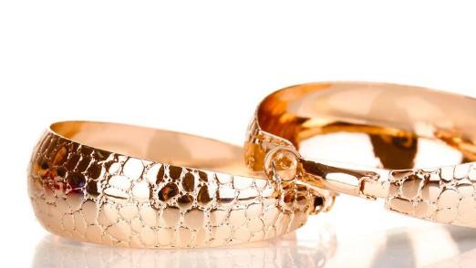 董明珠|你以为董明珠应该配刘强东，但刘强东会去找奶茶