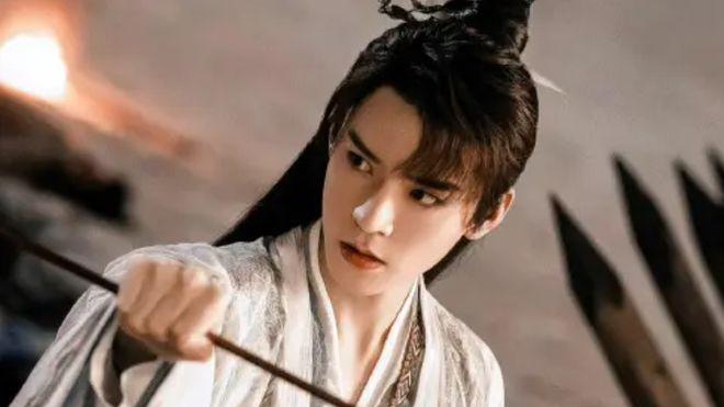 杨幂|杨幂新剧刚官宣阵容，就因番位争议上热搜