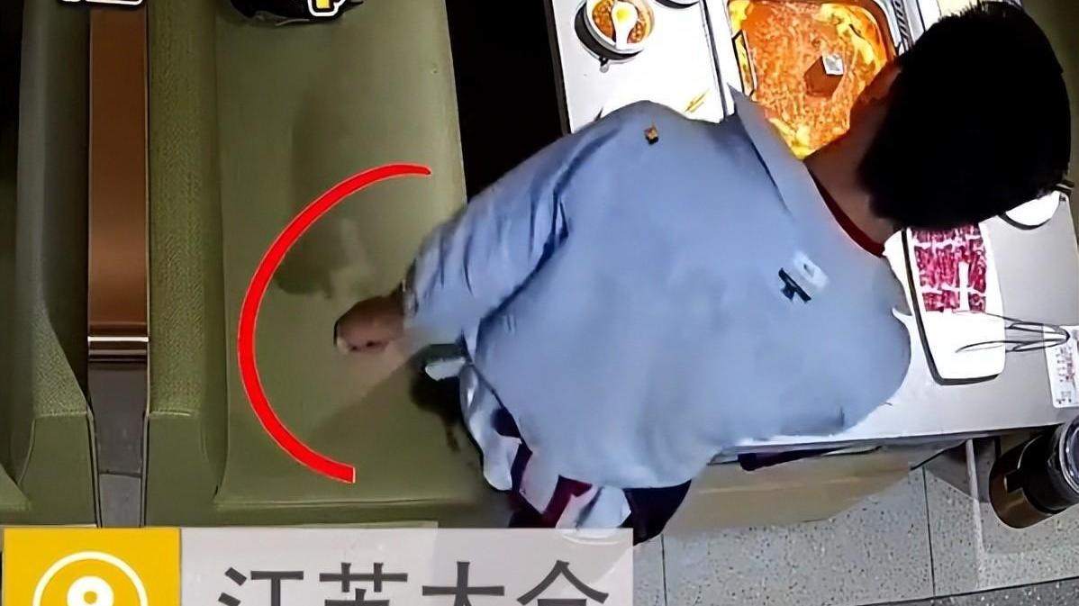 男子在火锅店吃出塑料膜反被拘留，男子：跟我想的不一样