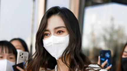 Angelababy|网传黄晓明baby已复合，女方录制恋爱综艺，晒手机壳：别烦美女