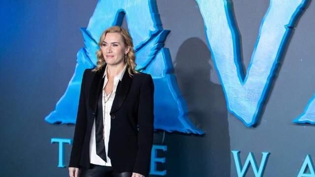 阿凡达2|13年后阿凡达2办首映礼，卡梅隆面色凝重，不拿140亿票房就垮台