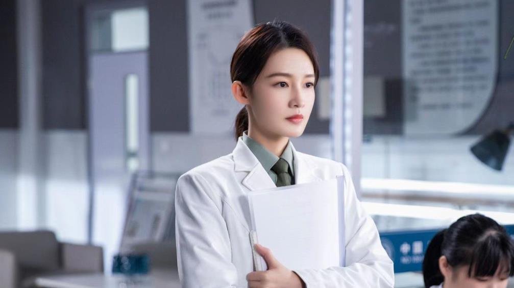 李沁|李沁再次告诉我们：演技不足撑不起女主，多样性女配才能给她加分